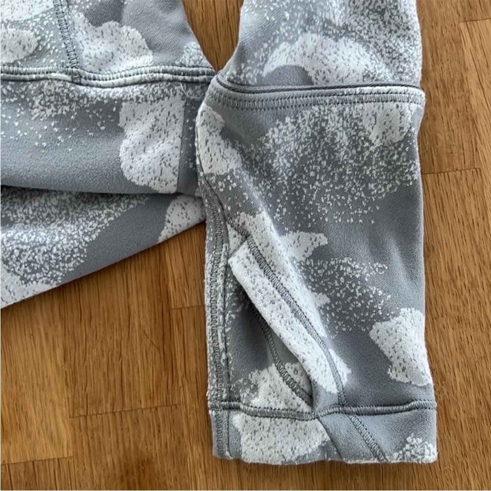 Gray LULULEMON Camouflage Women's Long Sleeve Top Size 4 - Picture 2 of 5